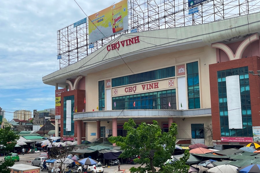 Nhếch nhác và mất an toàn tại chợ lớn nhất Nghệ An