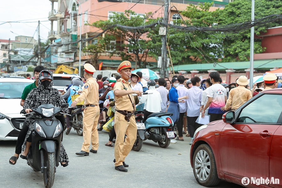 Tỉnh Nghệ An yêu cầu Công an thông tin đến các trường học những trường hợp học sinh vi phạm trật tự ATGT