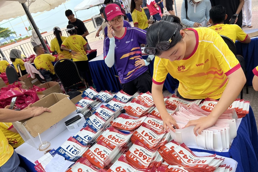 Khai mạc giải chạy marathon Hành trình về Làng Sen 2024
