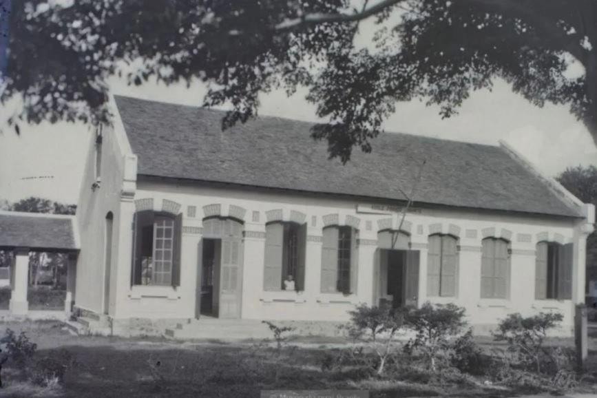 Nguyễn Tất Thành học Quốc ngữ tại Trường Tiểu học Việt - Pháp Vinh