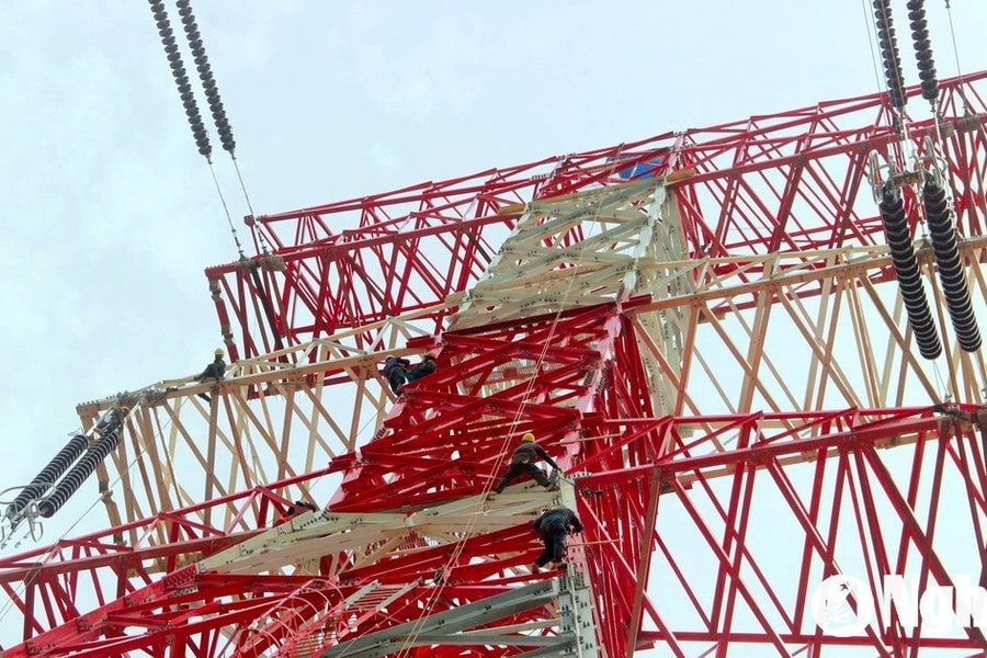 Vượt nắng thi công đường dây 500kV mạch 3 đoạn qua Nghệ An