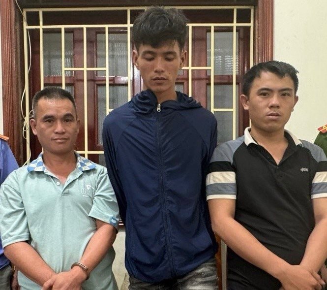 Bắt giữ 3 đối tượng giấu gần 2.000 viên ma túy trong găng tay cao su