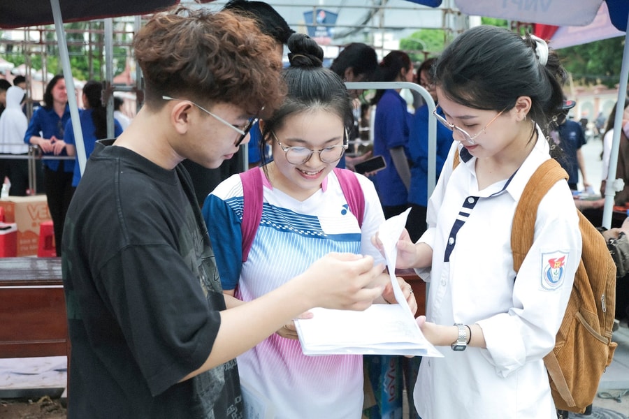 Gợi ý đáp án môn Toán thi tốt nghiệp THPT năm 2024