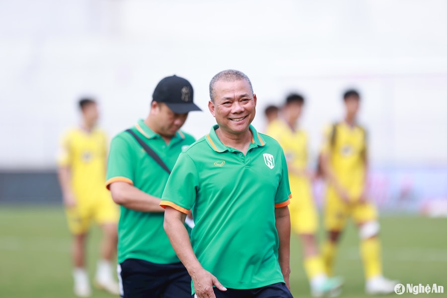 HLV Phạm Anh Tuấn: 'Sông Lam Nghệ An sẽ chuẩn bị chu đáo hơn ở mùa giải tới'