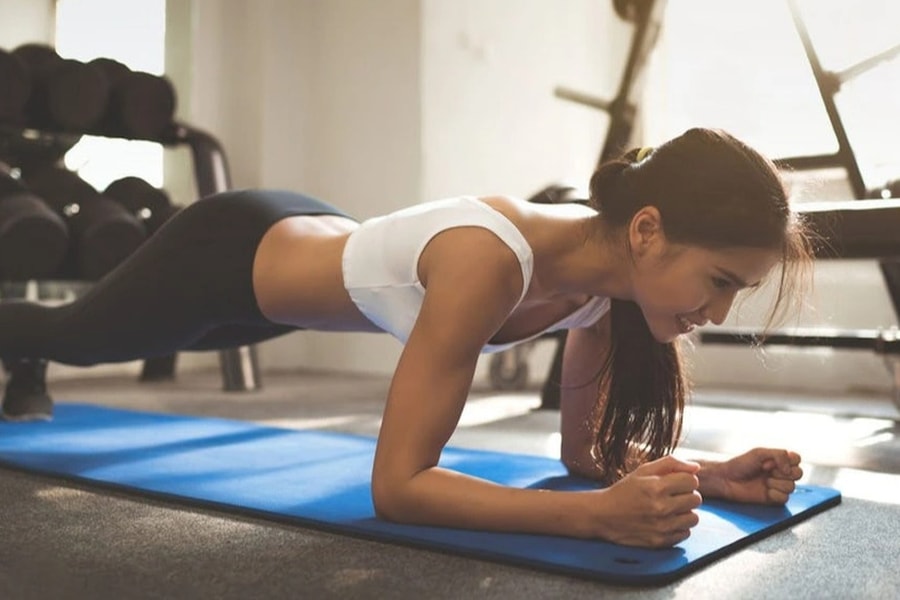 Hãy bỏ bài tập cơ bụng cổ điển và thay bằng tư thế đơn giản này