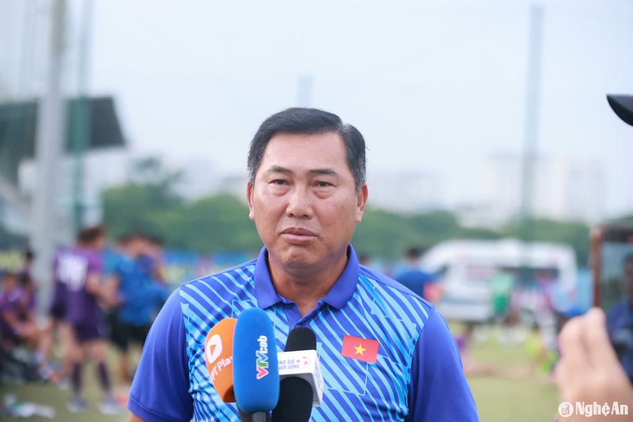 HLV Hứa Hiền Vinh: 'U19 Việt Nam sẽ thay đổi một số nhân sự để chuẩn bị cho Vòng loại U20 châu Á 2025'