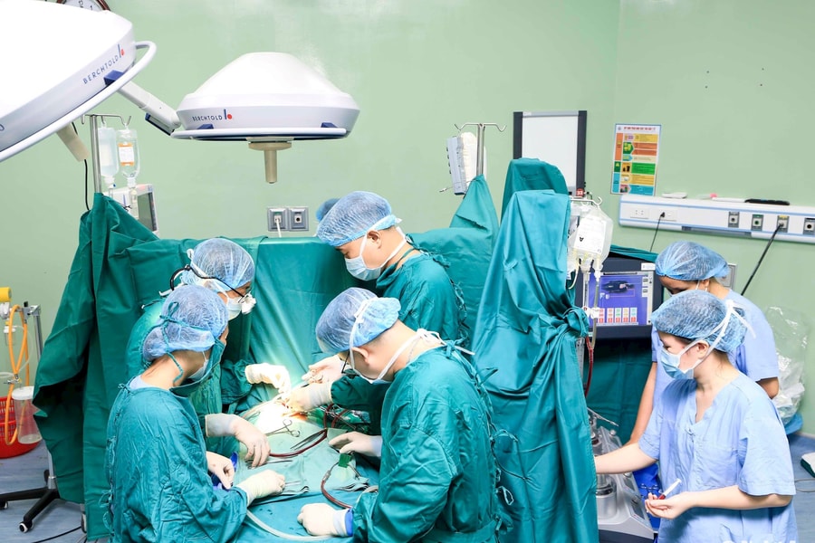 Mạch máu dị dạng tạo hình ‘chiếc nhẫn’ thắt đường thở trẻ 9 tháng tuổi