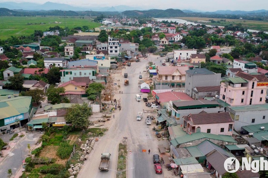 Tỉnh Nghệ An lập đoàn liên ngành kiểm tra, xử lý nghiêm các hành vi lấn chiếm hành lang an toàn giao thông tại 10 huyện, thị xã
