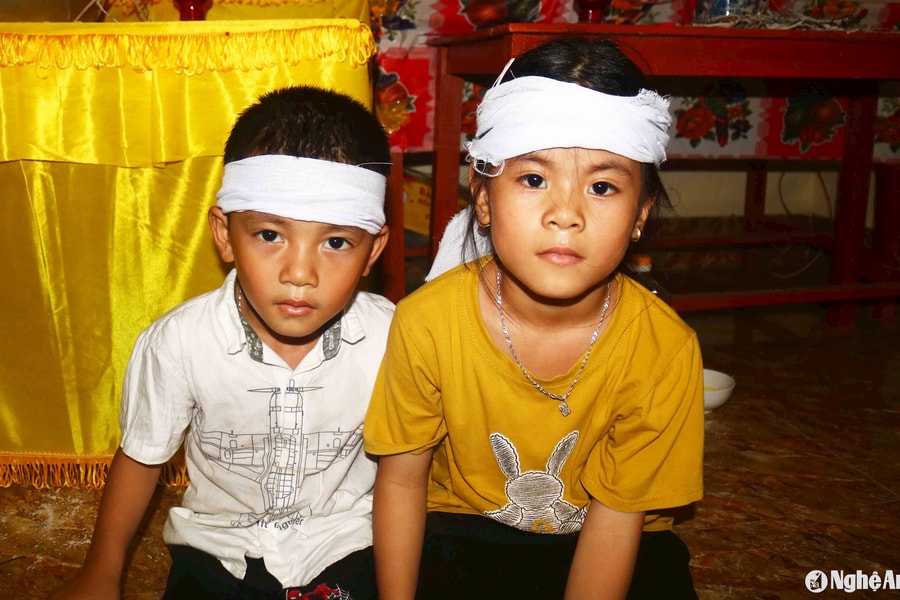 Hoàn cảnh đáng thương của 2 cháu bé mồ côi cả bố lẫn mẹ