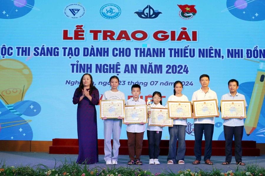 Trao giải Cuộc thi sáng tạo dành cho thanh, thiếu niên, nhi đồng tỉnh Nghệ An năm 2024