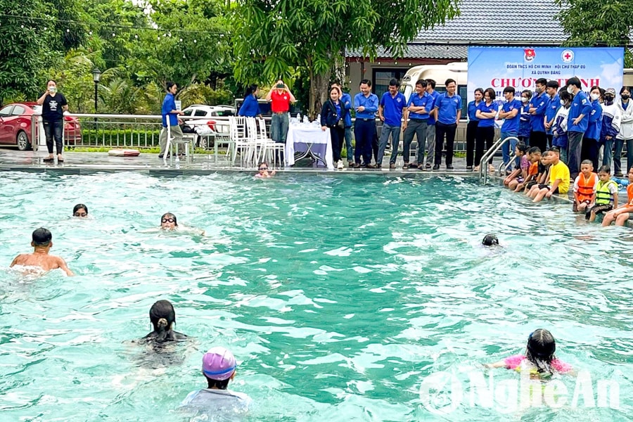 Nhiều khó khăn trong việc triển khai dạy bơi cho trẻ