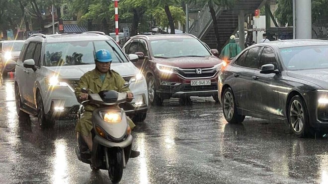 Những bộ phận trên xe ô tô cần kiểm tra khi trời mưa bão