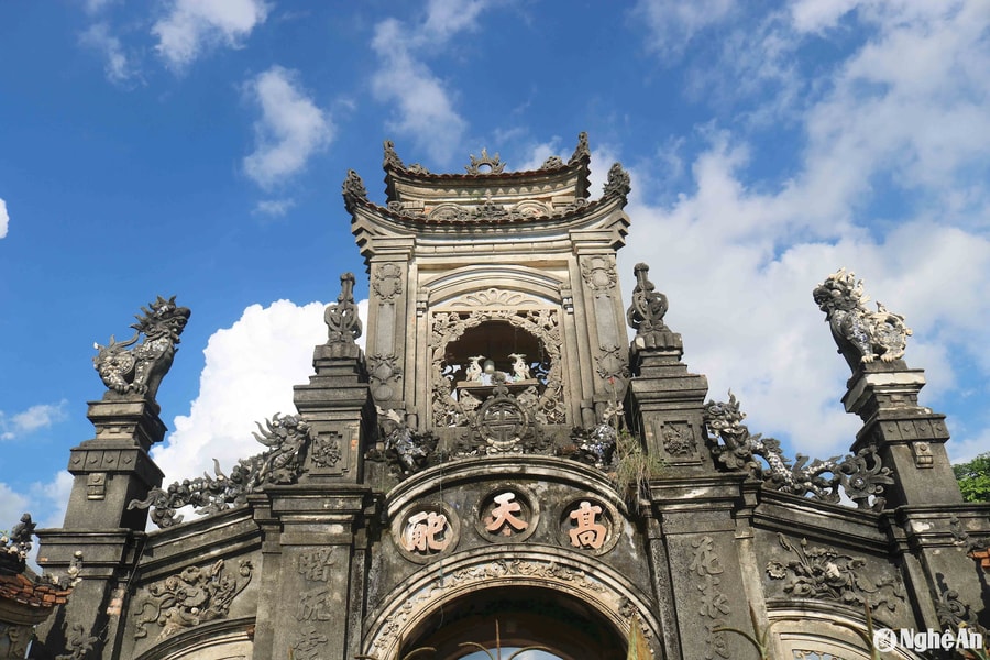 Kiến trúc độc đáo của nghi môn đẹp bậc nhất xứ Nghệ