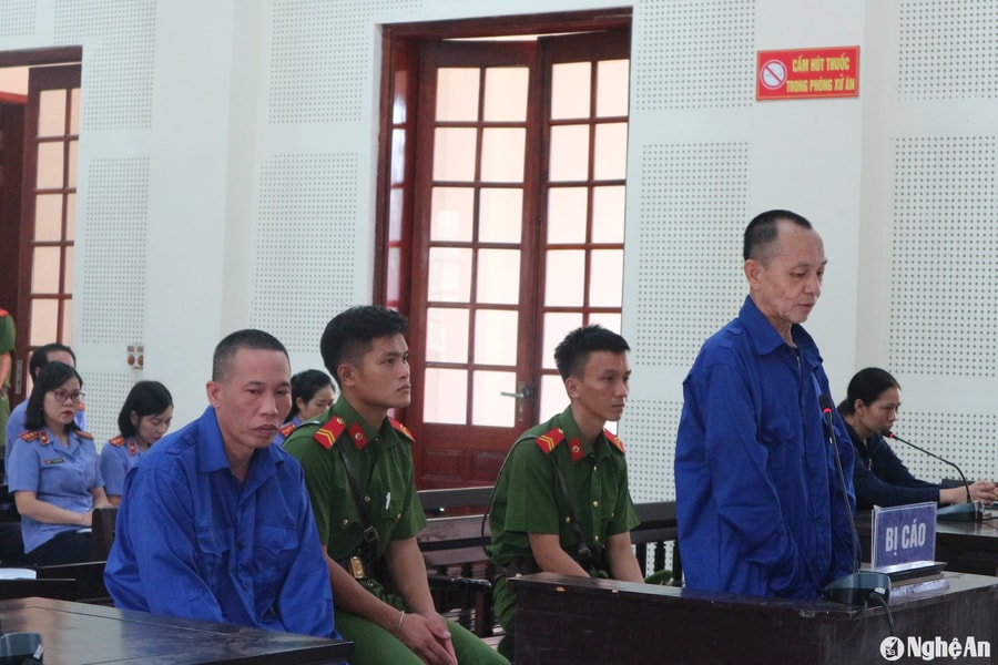 Cặp đôi vừa ra tù lại... thêm tội