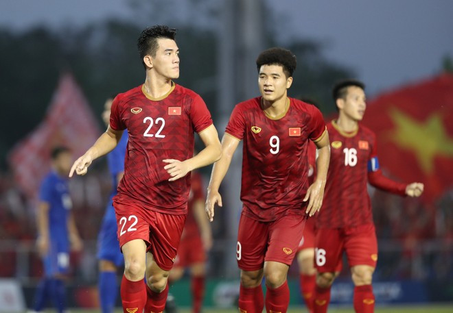 Bến đỗ bất ngờ của tiền đạo Hà Đức Chinh; Man United chiêu mộ thần đồng Đan Mạch