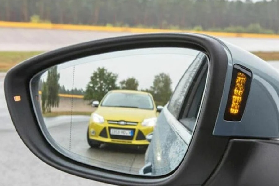 Những chức năng quan trọng trên ô tô hay bị tài xế sử dụng sai