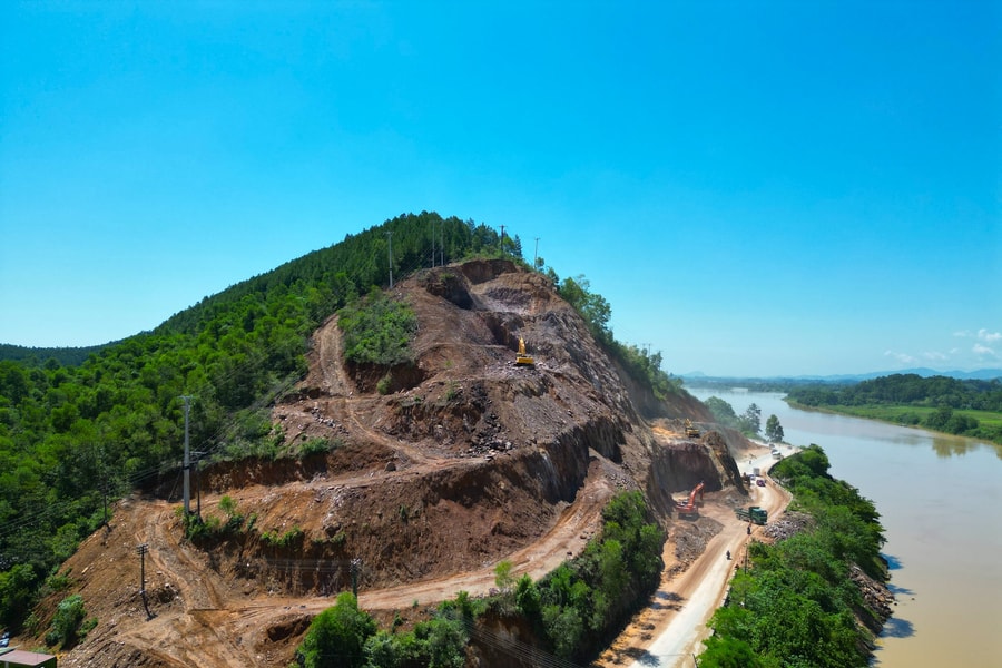 Khẩn trương xử lý sạt lở núi Nguộc trên Quốc lộ 46B ở Nghệ An