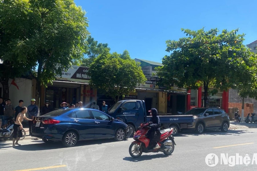 Tai nạn ô tô liên hoàn ở thành phố Vinh, 5 xe hư hỏng nặng