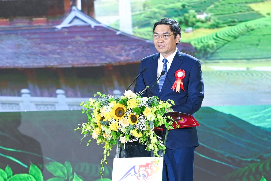 Đồng chí Hoàng Nghĩa Hiếu - Phó Bí thư Tỉnh ủy phát biểu tại Lễ công bố 555 năm danh xưng Thanh Chương