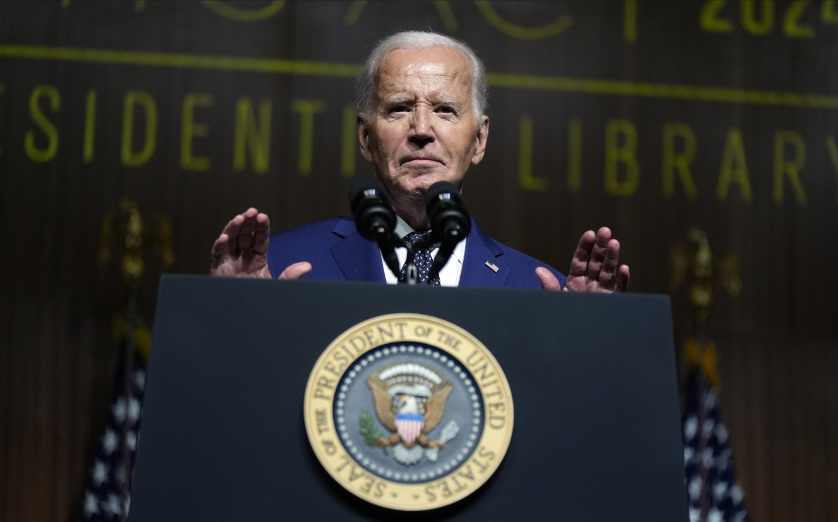 Tổng thống Biden giải thích rút lui là để ngăn ông Trump chiến thắng