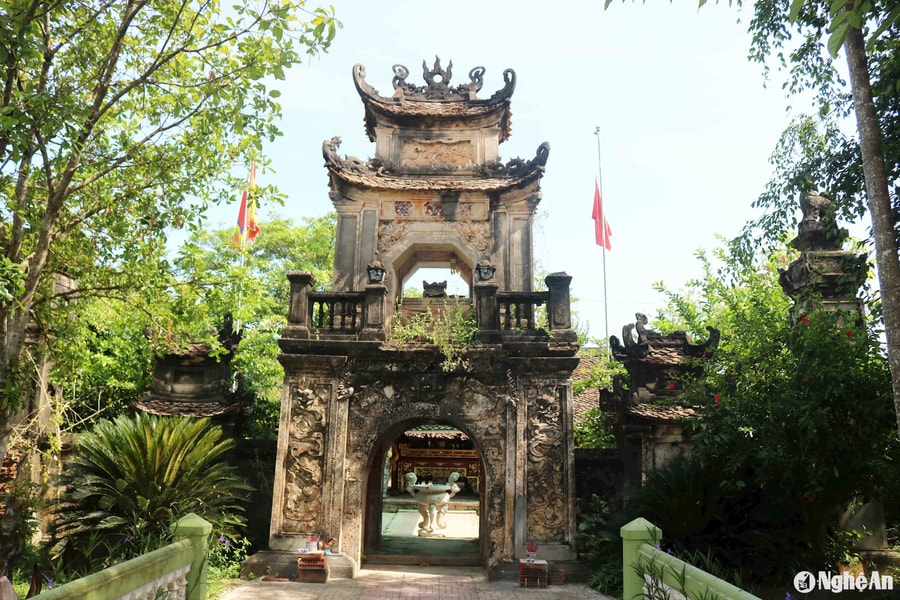 Chiêm ngưỡng nghi môn cổ đẹp bậc nhất quê lúa