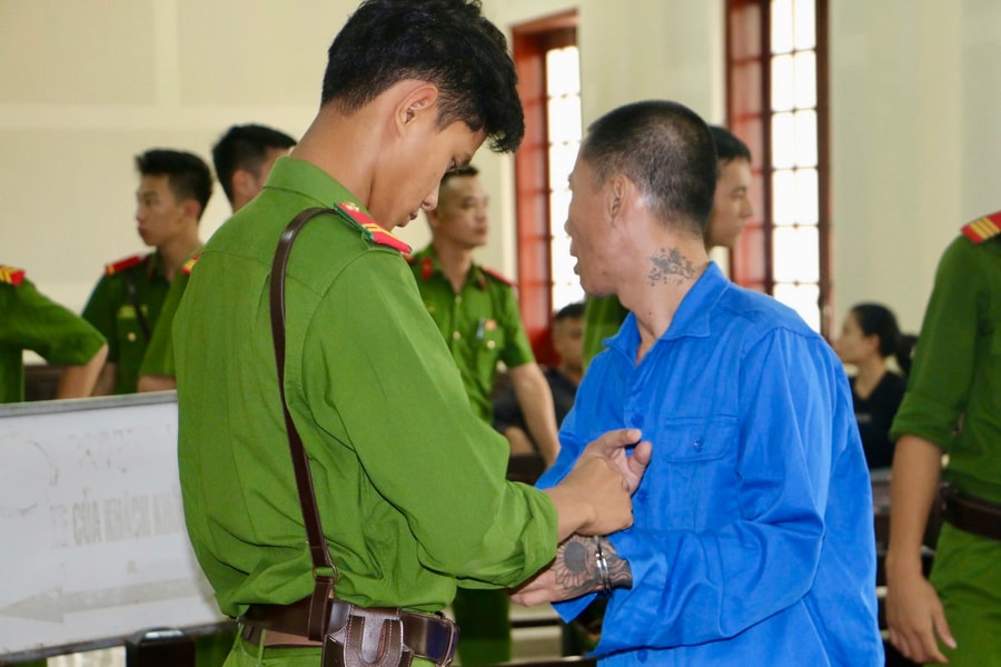 Y án 7 năm tù cho đối tượng côn đồ cầm kiếm chém bạn ở chân cầu vượt Cửa Nam