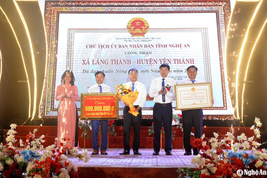 Xã Lăng Thành (Yên Thành) đón Bằng công nhận đạt chuẩn nông thôn mới nâng cao