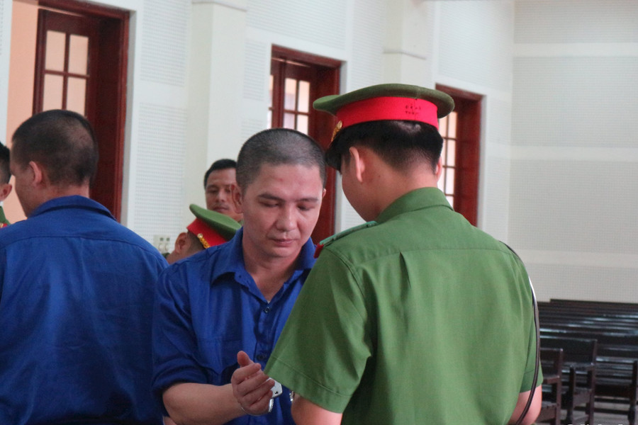 Nuối tiếc muộn màng của kẻ chạy theo 'nàng tiên nâu'