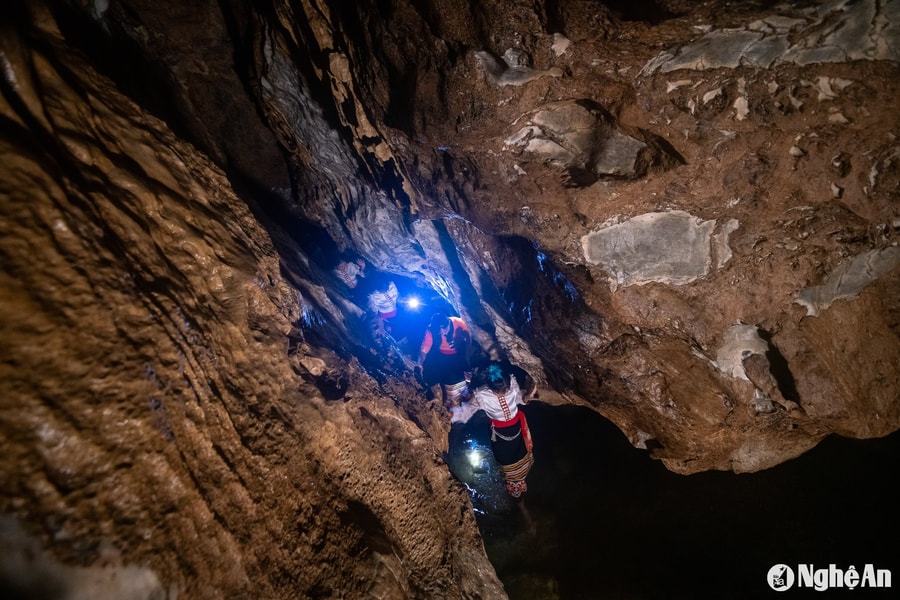 Về Tân Kỳ, khám phá vẻ kỳ thú của hang Mó Tiên Kỳ