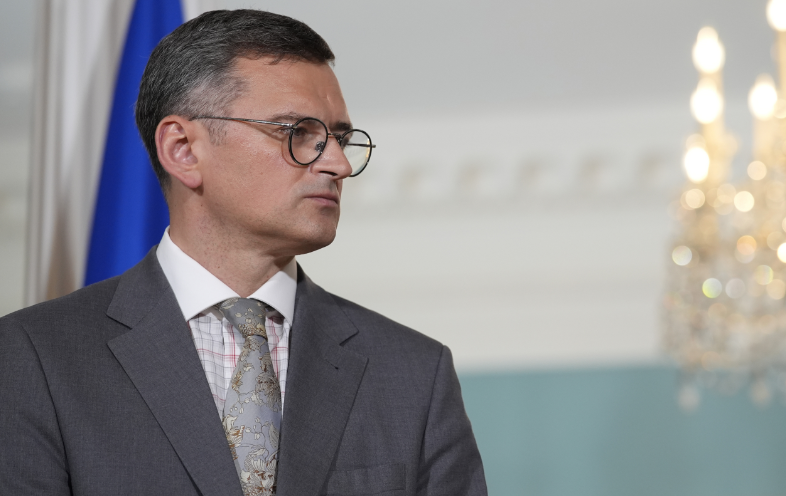 Nghị sĩ Ukraine nói Ngoại trưởng Kuleba được ‘trao bút’ để nộp đơn từ chức