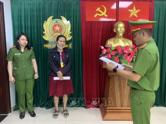 Bắt tạm giam nữ kế toán chiếm đoạt gần 1 tỷ đồng của công ty