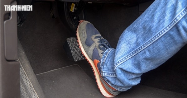 Vì sao trước khi khởi động ô tô số tự động phải đạp phanh?