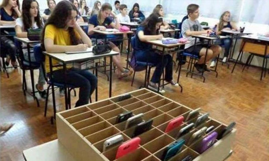 Cuộc 'cách mạng' cấm điện thoại di động trong trường học ở châu Âu