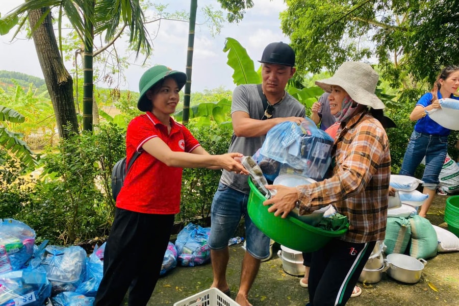 Hội Chữ thập đỏ Nghệ An sẻ chia với người dân vùng lũ Lào Cai, Yên Bái, Phú Thọ