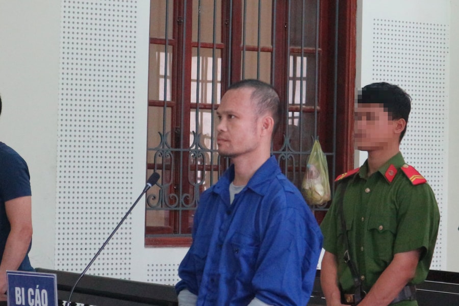 Dùng búa đinh đập đầu hàng xóm vì tiếng nổ xe máy