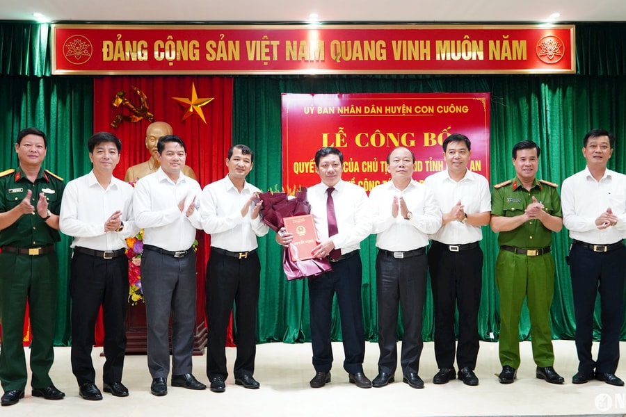 Ông Trần Anh Tuấn được chuẩn y giữ chức vụ Phó Chủ tịch UBND huyện Con Cuông