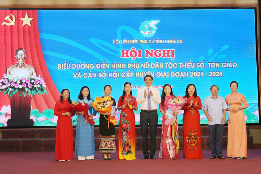 Nghệ An biểu dương 130 hội viên và cán bộ Hội Phụ nữ tiêu biểu