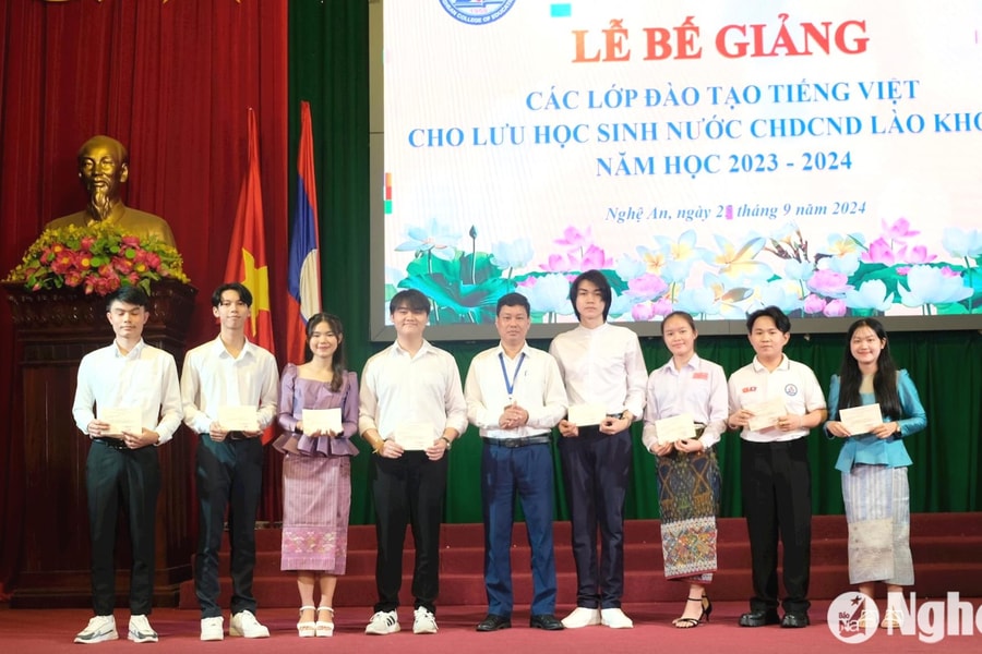 111 Lao students complete Vietnamese language training program in Nghe An