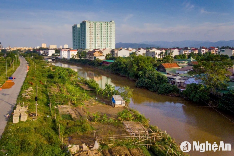 Lời khai của người mẹ bỏ con trai 4 ngày tuổi vào thùng xốp rồi thả trôi trên sông Vinh