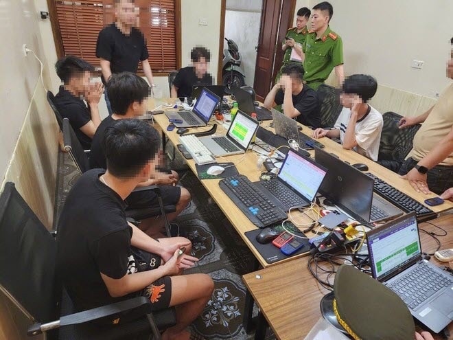 Bắt giữ 15 đối tượng liên quan việc giả danh nhà tu hành bán thuốc tự chế