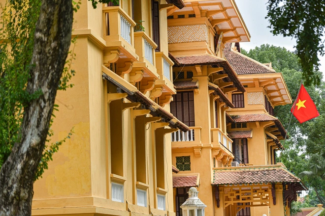 Tổ chức nước ngoài có chức năng ngoại giao có quyền và nghĩa vụ gì trong việc sử dụng đất?