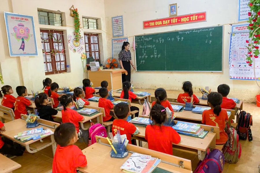 Học sinh Tương Dương quay trở lại trường sau trận lũ quét