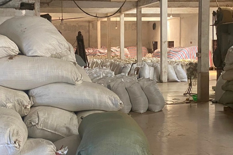 Bí đầu ra, các cơ sở chế biến bột cá ở Nghệ An tồn kho hàng trăm tấn