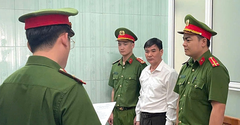 Nguyên chủ tịch và cán bộ địa chính xã bị bắt vì làm giả hồ sơ cấp đất
