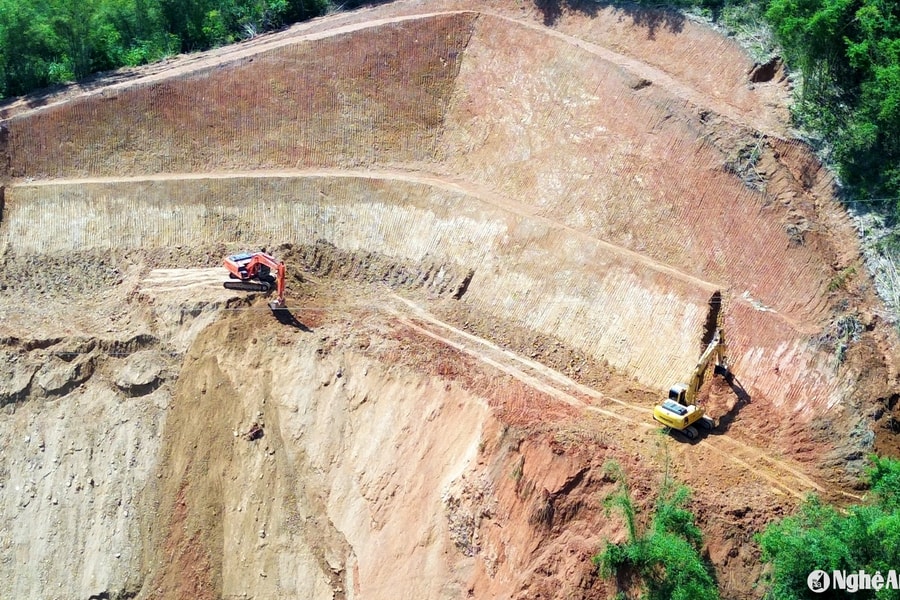 Khắc phục tình trạng sạt lở tại dốc Chó, trên Quốc lộ 7