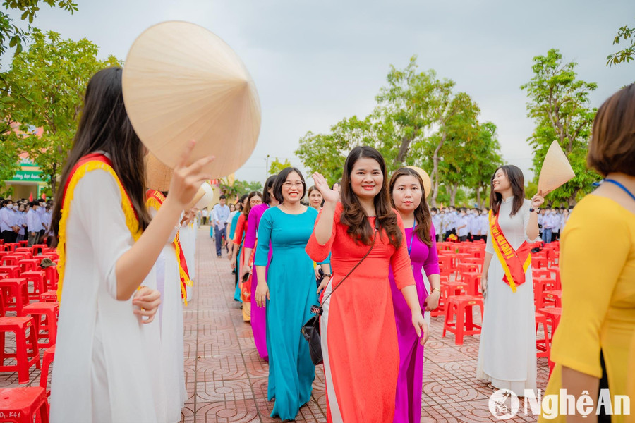 Giáo dục học sinh bằng tình yêu thương và trách nhiệm
