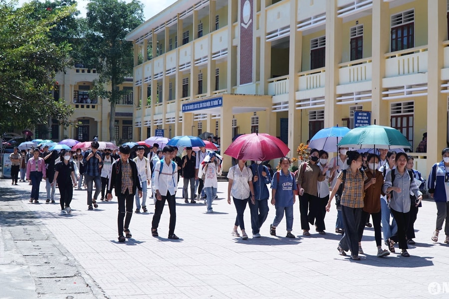 Từ đề xuất miễn học phí cho con của giáo viên: Không để đặc quyền, đặc lợi