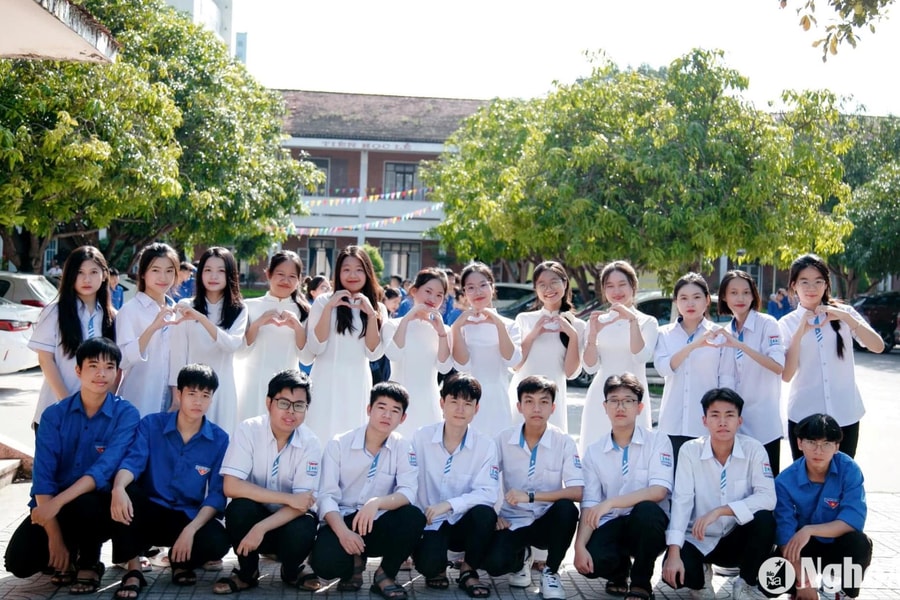 Những thủ khoa vượt khó ở ngôi trường đặc biệt của xứ Nghệ