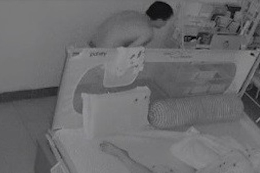 Gã đạo chích 'khỏa thân' đột nhập nhà dân ra đầu thú