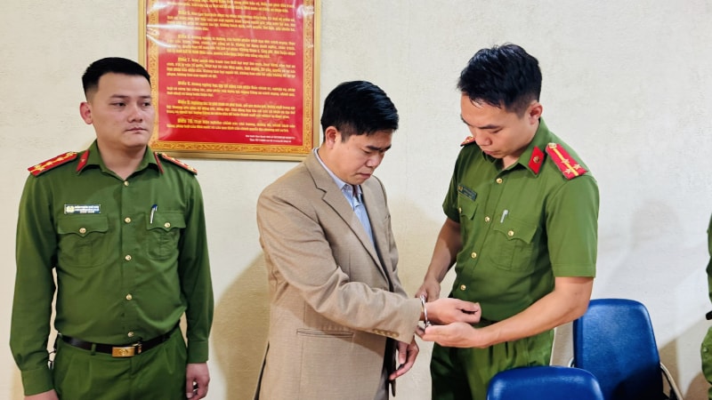 Bớt xén kinh phí của học sinh dân tộc nội trú, một hiệu trưởng bị bắt